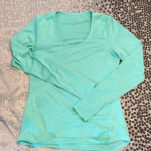 Long sleeve Chi Top Athleta + tote